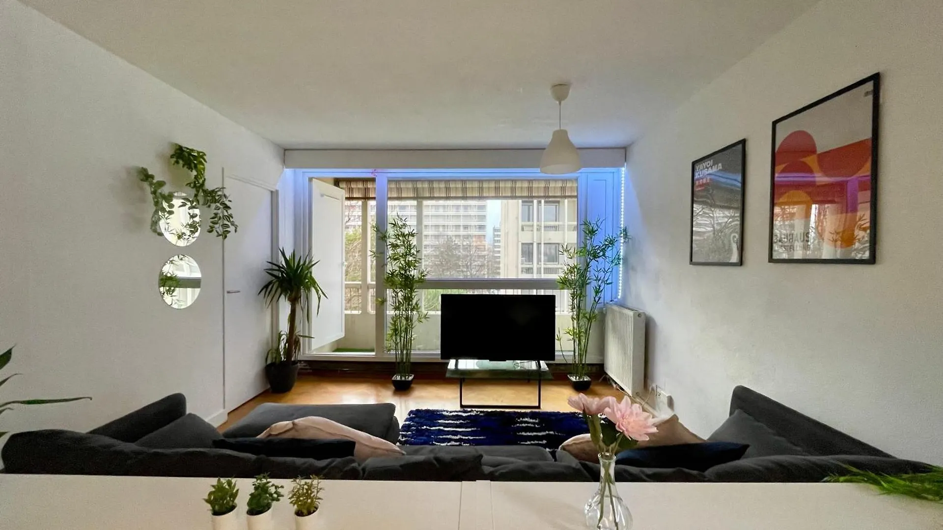 Bngo I Le Spacieux I 12 Personnes, 5 Chambres, 2 Salle De Bain, Parking Prive, Wc Separe, Wifi Villeurbanne France