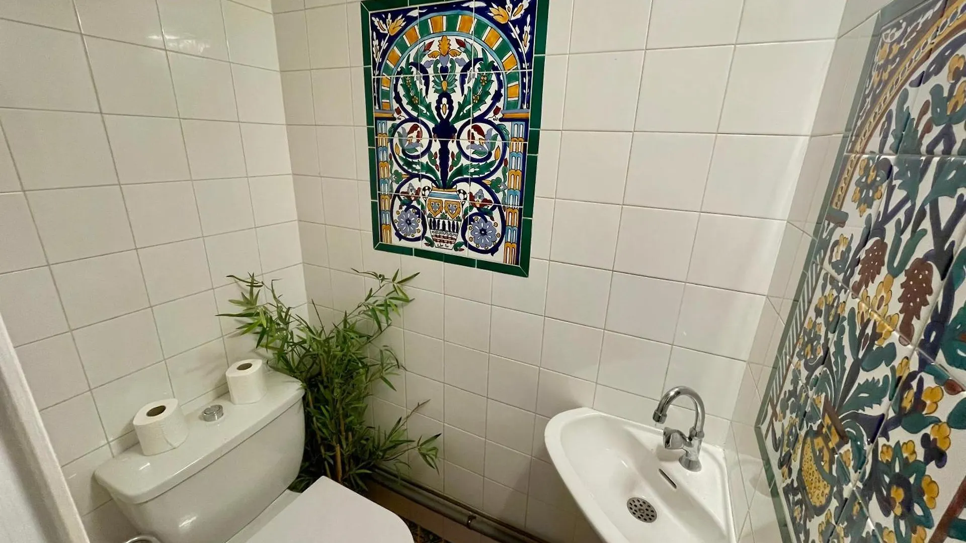 Bngo I Le Spacieux I 12 Personnes, 5 Chambres, 2 Salle De Bain, Parking Prive, Wc Separe, Wifi Villeurbanne France