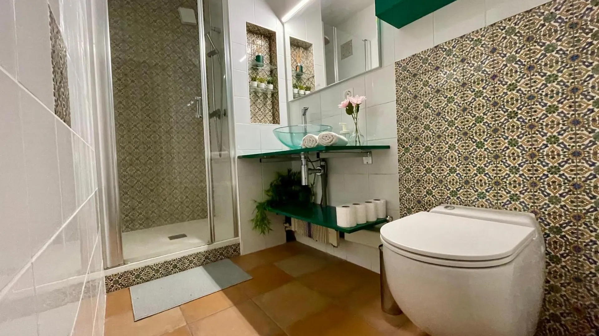 Bngo I Le Spacieux I 12 Personnes, 5 Chambres, 2 Salle De Bain, Parking Prive, Wc Separe, Wifi Villeurbanne Apartment