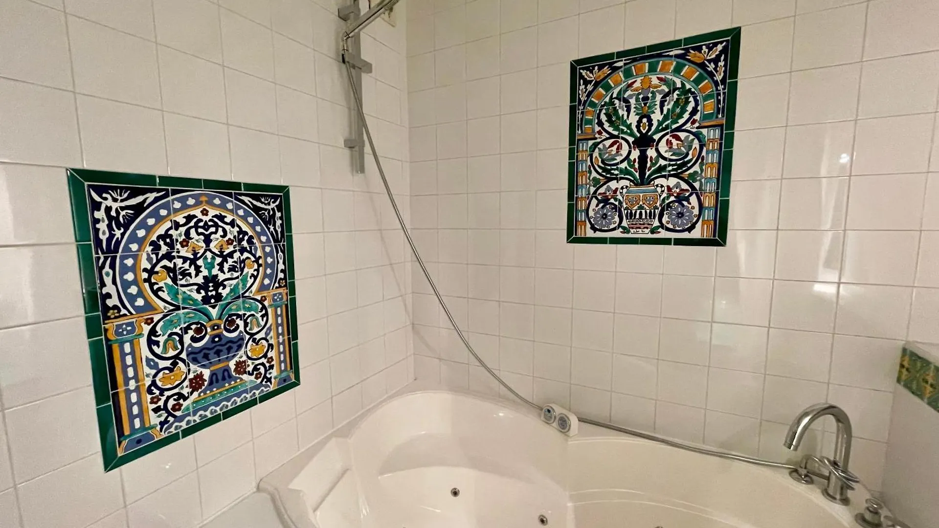 Apartment Bngo I Le Spacieux I 12 Personnes, 5 Chambres, 2 Salle De Bain, Parking Prive, Wc Separe, Wifi Villeurbanne France