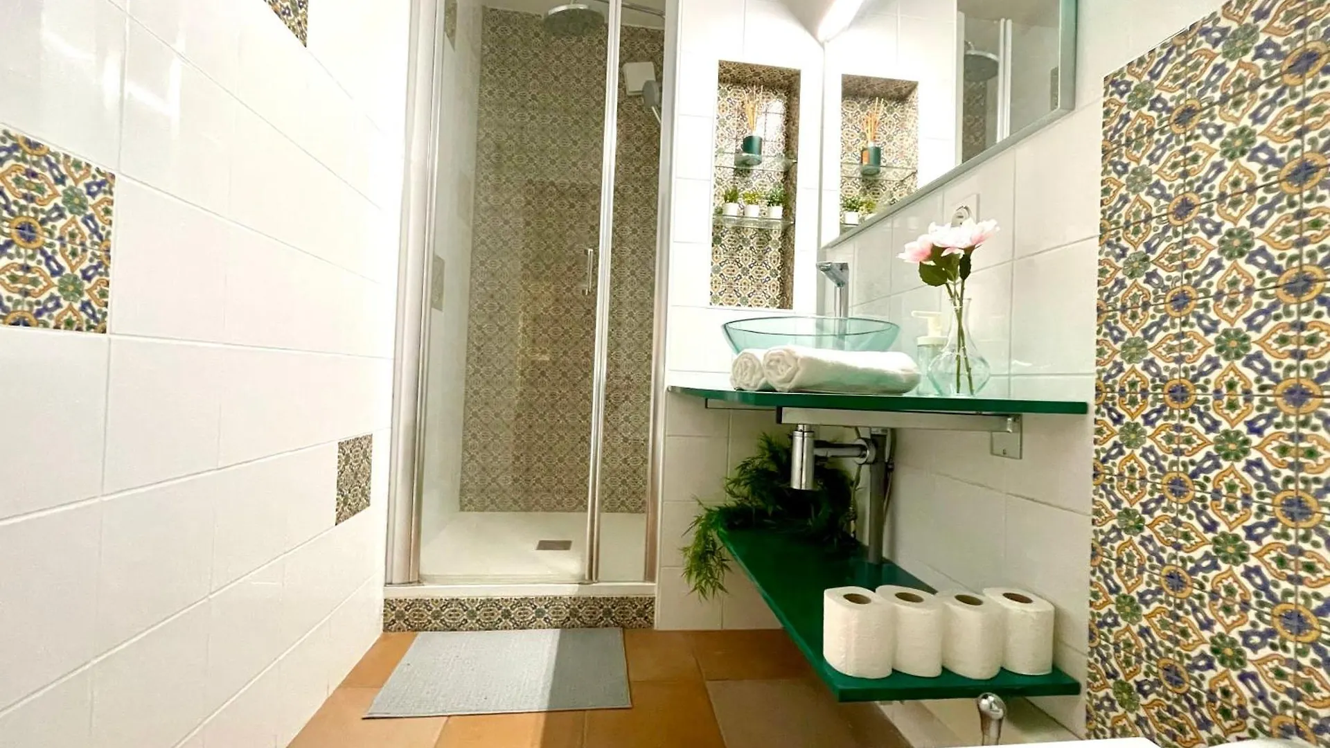 Bngo I Le Spacieux I 12 Personnes, 5 Chambres, 2 Salle De Bain, Parking Prive, Wc Separe, Wifi Villeurbanne
