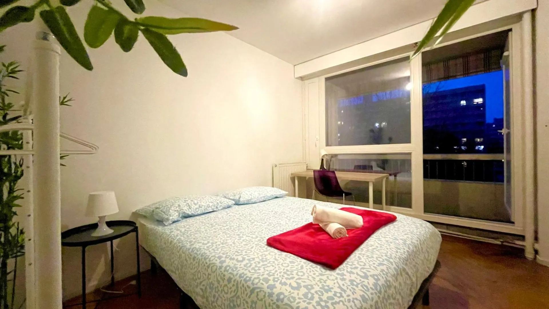 Bngo I Le Spacieux I 12 Personnes, 5 Chambres, 2 Salle De Bain, Parking Prive, Wc Separe, Wifi Villeurbanne
