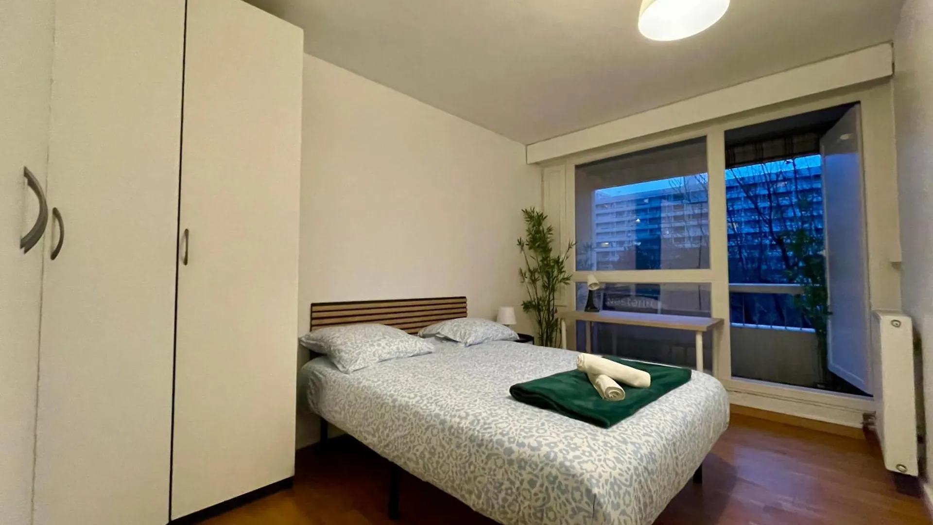 Bngo I Le Spacieux I 12 Personnes, 5 Chambres, 2 Salle De Bain, Parking Prive, Wc Separe, Wifi Villeurbanne