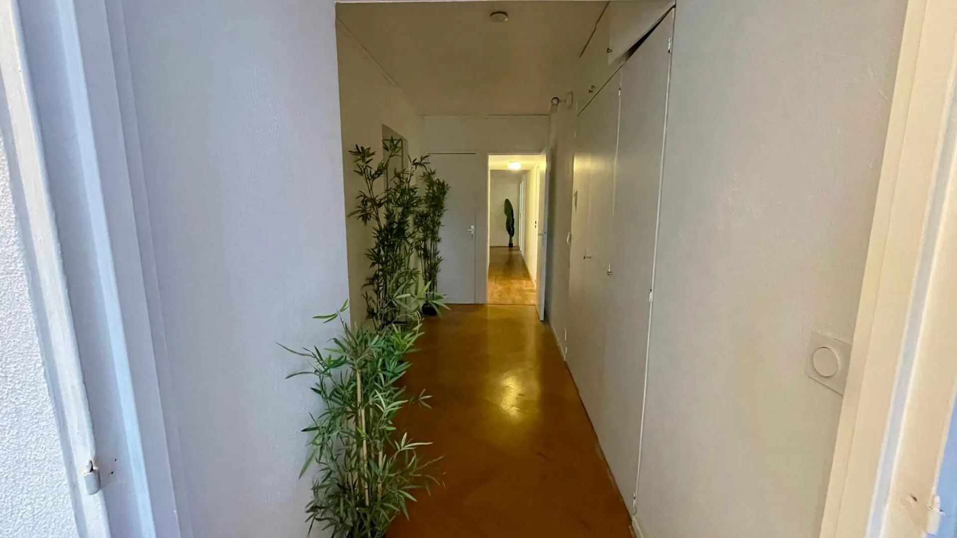 Bngo I Le Spacieux I 12 Personnes, 5 Chambres, 2 Salle De Bain, Parking Prive, Wc Separe, Wifi Villeurbanne Apartment