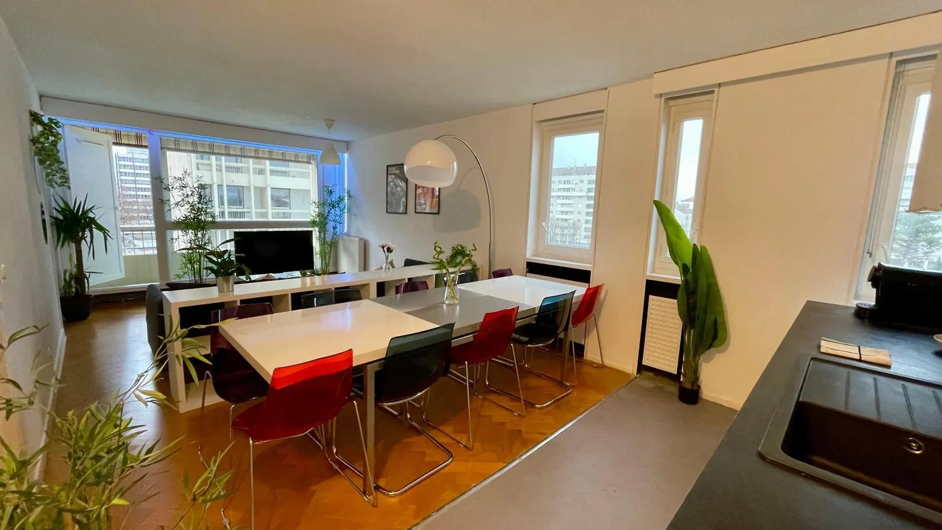 Bngo I Le Spacieux I 12 Personnes, 5 Chambres, 2 Salle De Bain, Parking Prive, Wc Separe, Wifi Villeurbanne Apartment