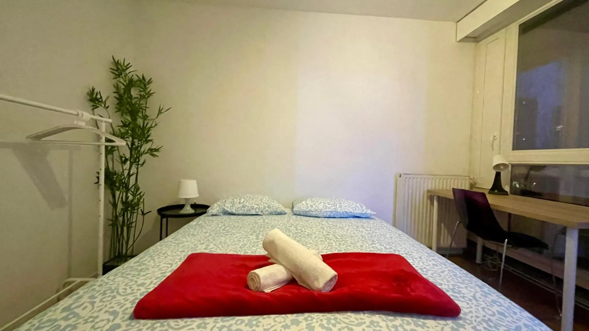 Apartment Bngo I Le Spacieux I 12 Personnes, 5 Chambres, 2 Salle De Bain, Parking Prive, Wc Separe, Wifi Villeurbanne