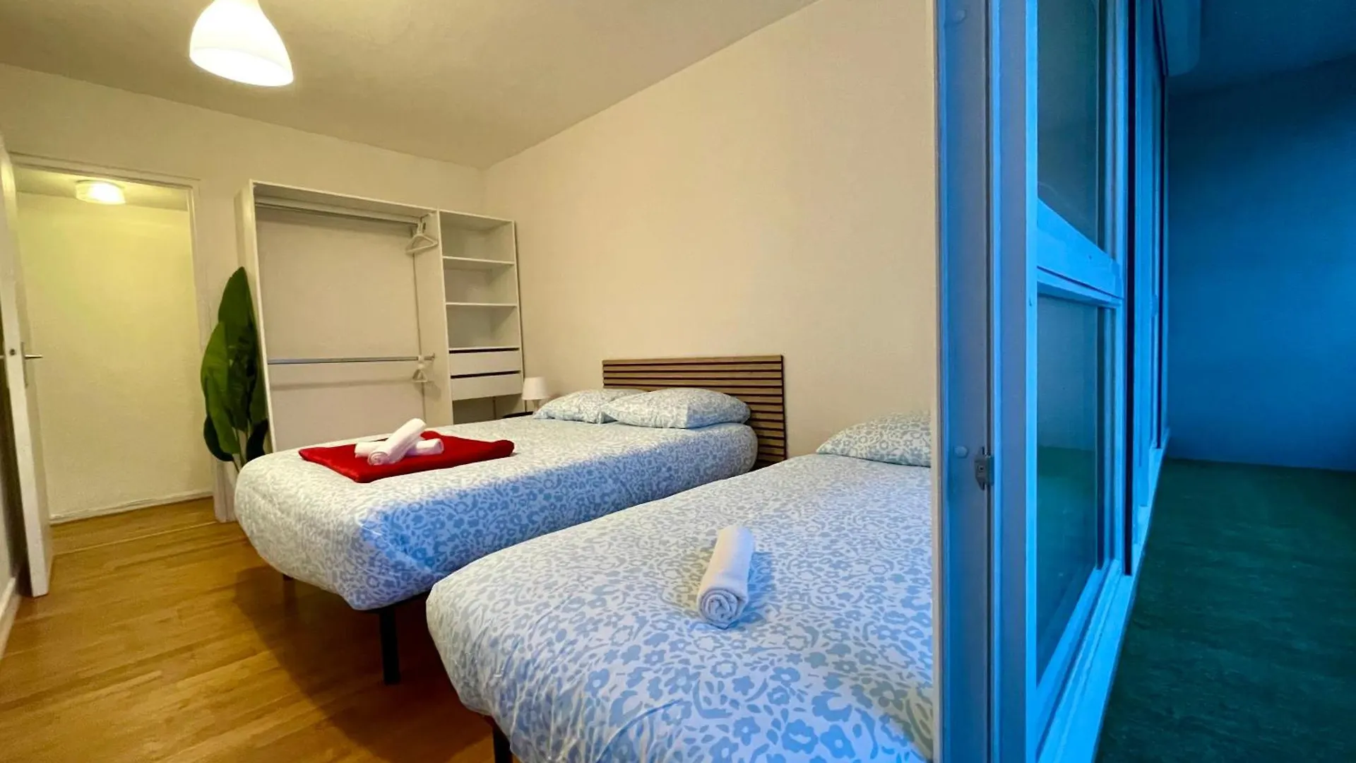 Bngo I Le Spacieux I 12 Personnes, 5 Chambres, 2 Salle De Bain, Parking Prive, Wc Separe, Wifi Villeurbanne France