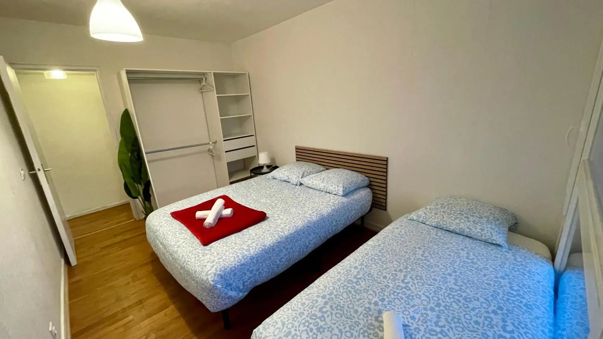Bngo I Le Spacieux I 12 Personnes, 5 Chambres, 2 Salle De Bain, Parking Prive, Wc Separe, Wifi Villeurbanne 0*,  France