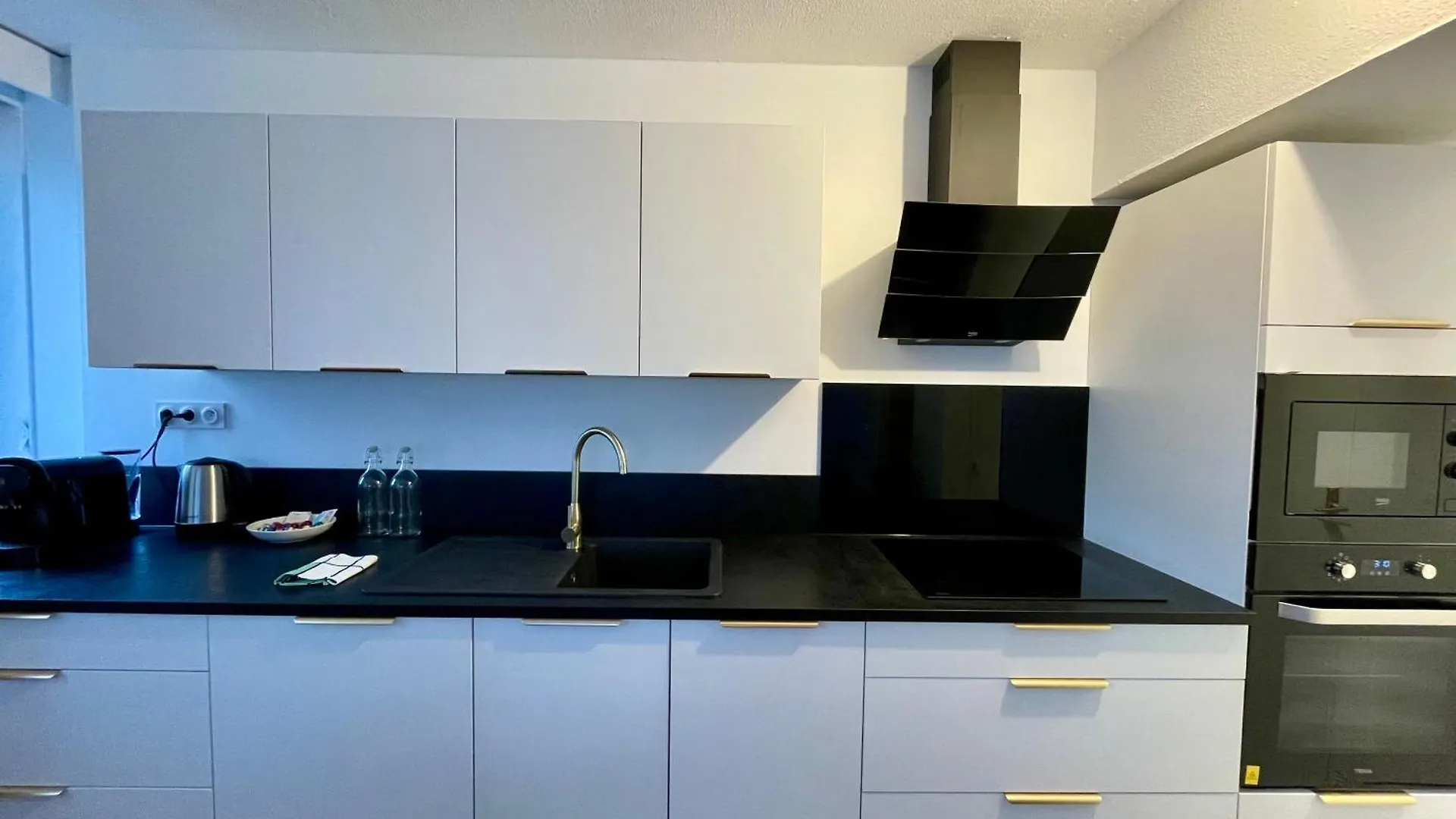 Bngo I Le Spacieux I 12 Personnes, 5 Chambres, 2 Salle De Bain, Parking Prive, Wc Separe, Wifi Villeurbanne 0*,  France